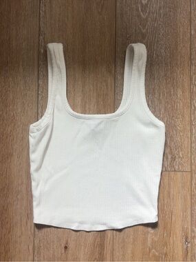 tilly’s white ribbed cropped tank top